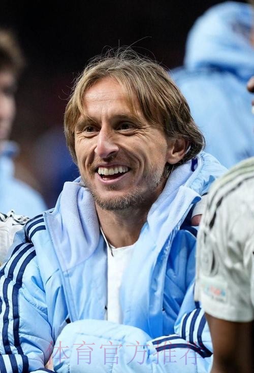 马卡:莫德里奇拒绝了来自沙特和美国球队的报价